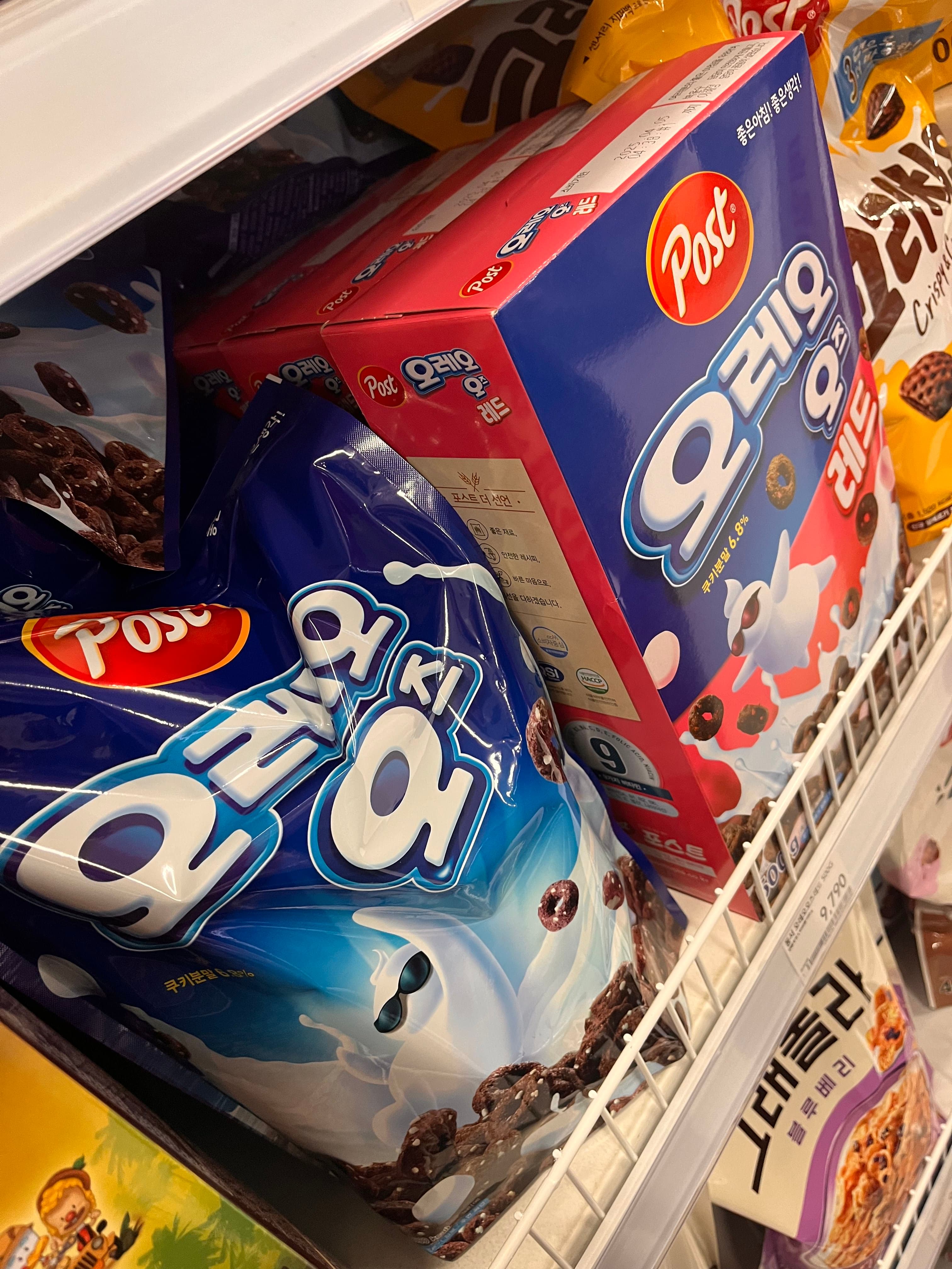 Korean is the largest language isolate, with no relation to English, yet The Korean letters and phonetics for "Oreo" almost perfectly match English... glitch in the Matrix?